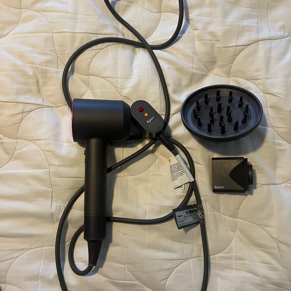 Dyson Supersonic Hair Dryer in Black and Pink